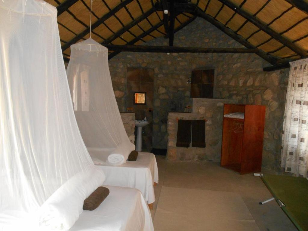 Kapika Waterfall Lodge Epupa ภายนอก รูปภาพ