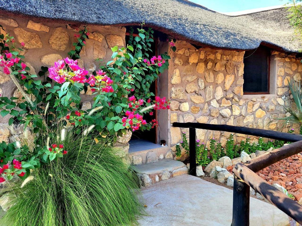 Kapika Waterfall Lodge Epupa ภายนอก รูปภาพ